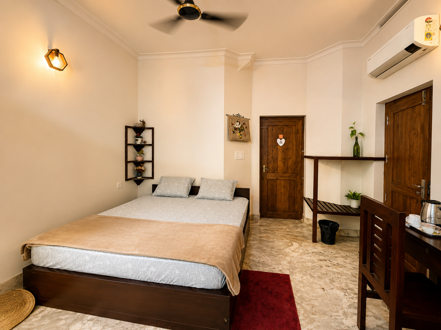 Sit-Out Room bedroom — Maleyam Homestay